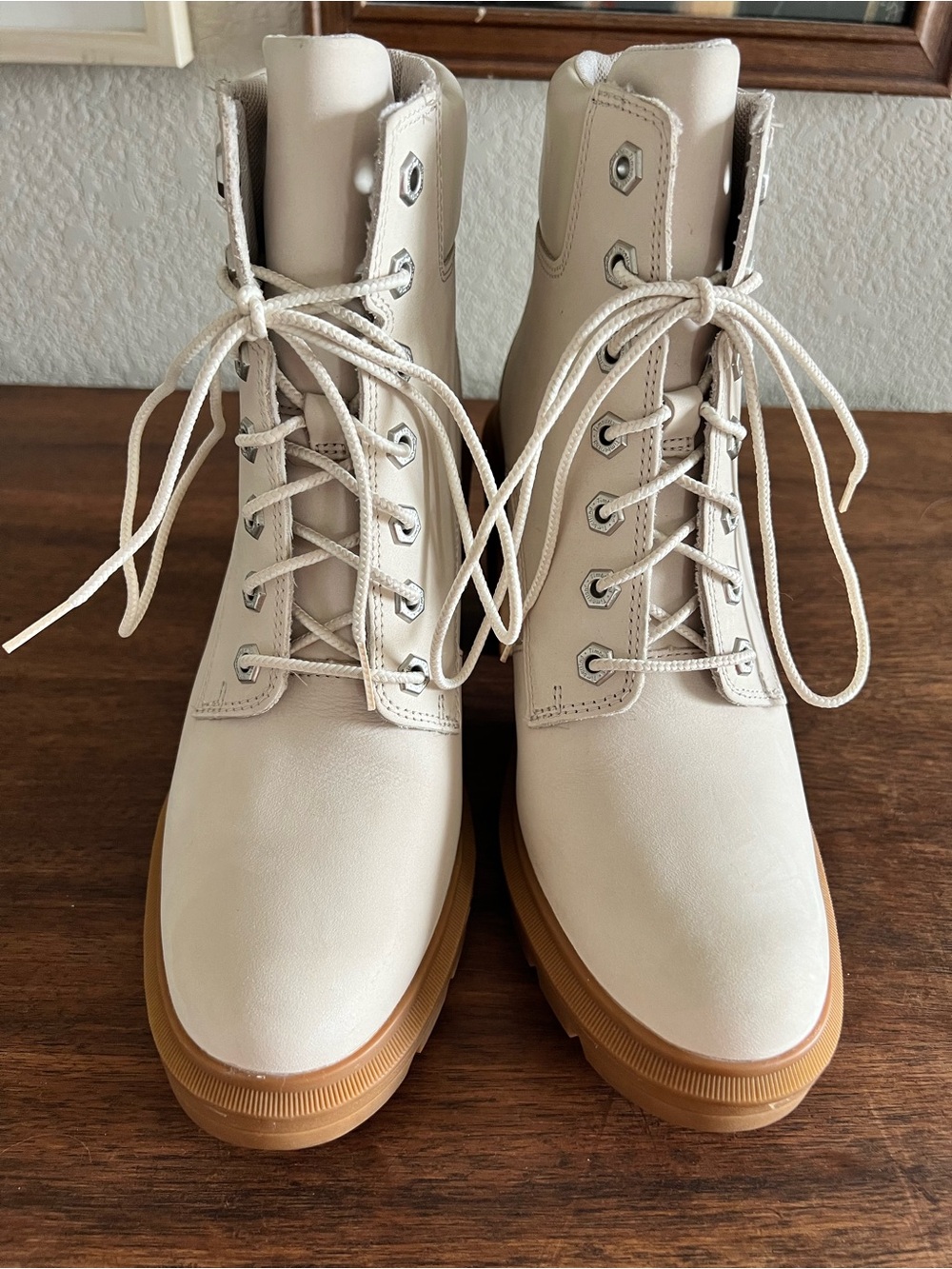 Timberland Cream Lace-Up Heeled Ankle Boots with Tan Platform - Picture 5 of 10